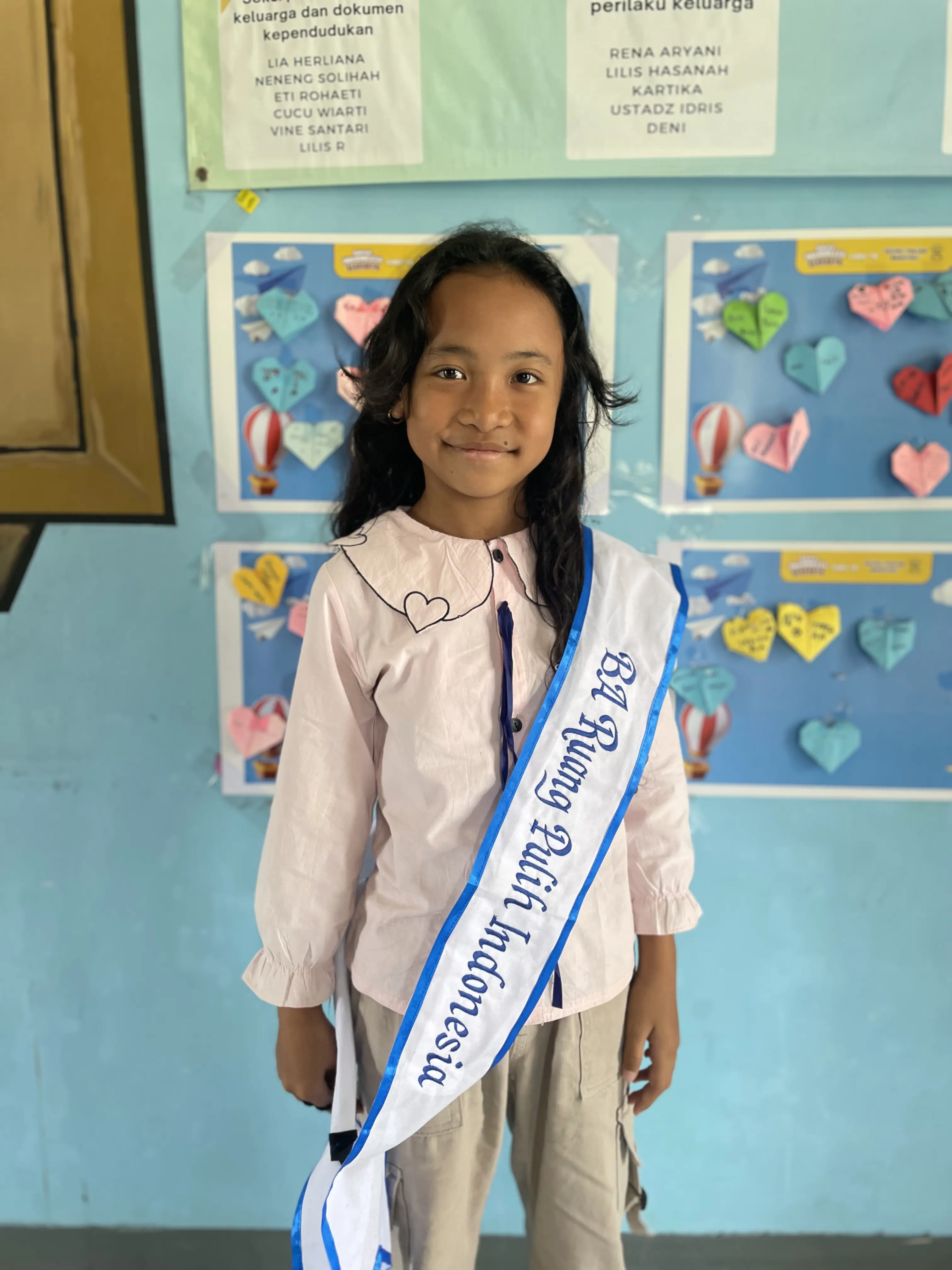 Anak-anak melukis bersama
