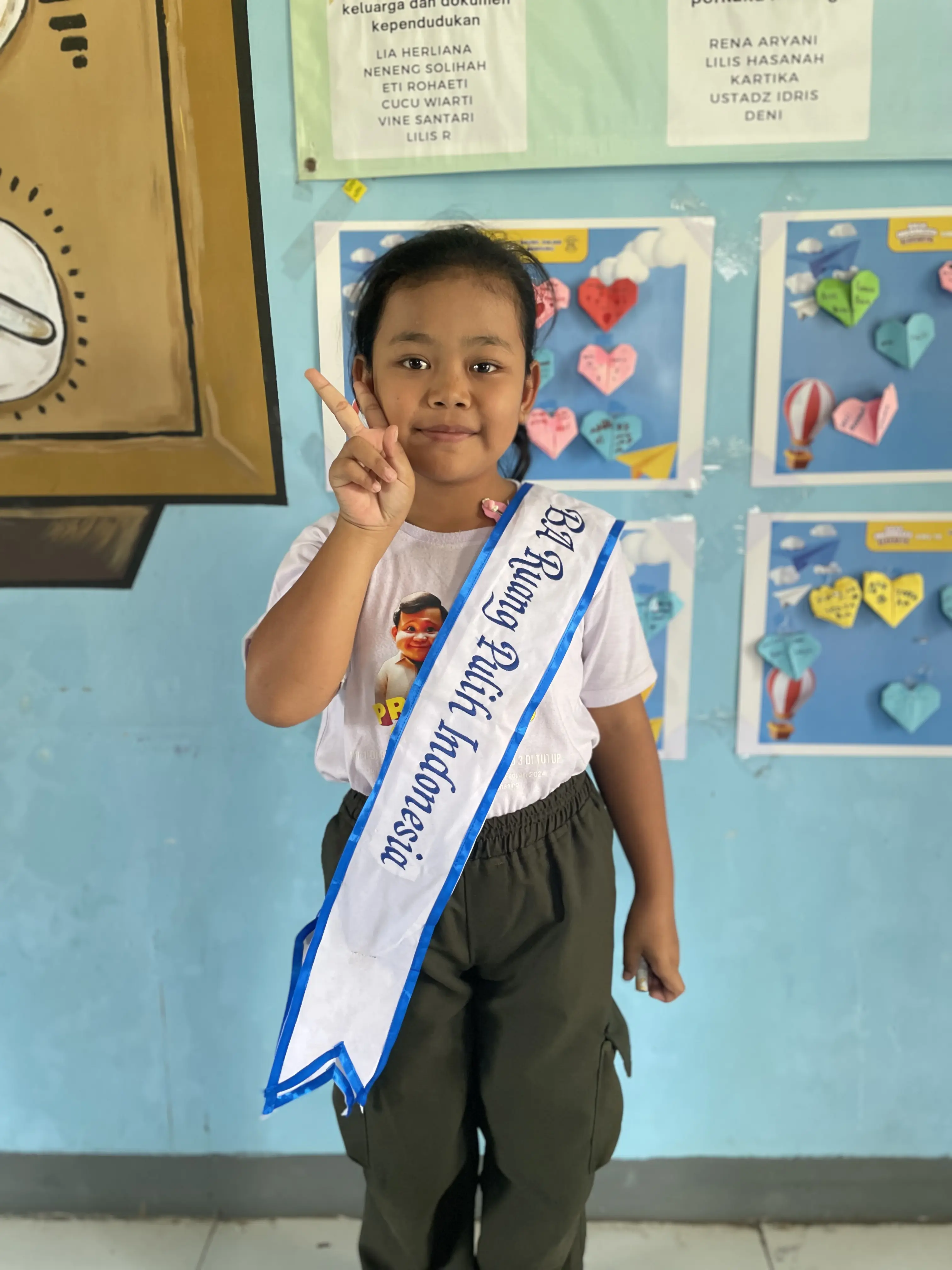 Ekspresi gembira saat diskusi